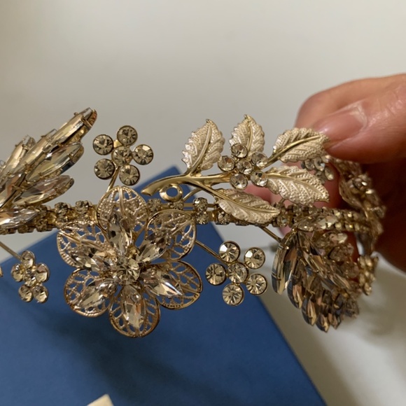 Bel Aire Bridal tiara - Picture 5 of 7